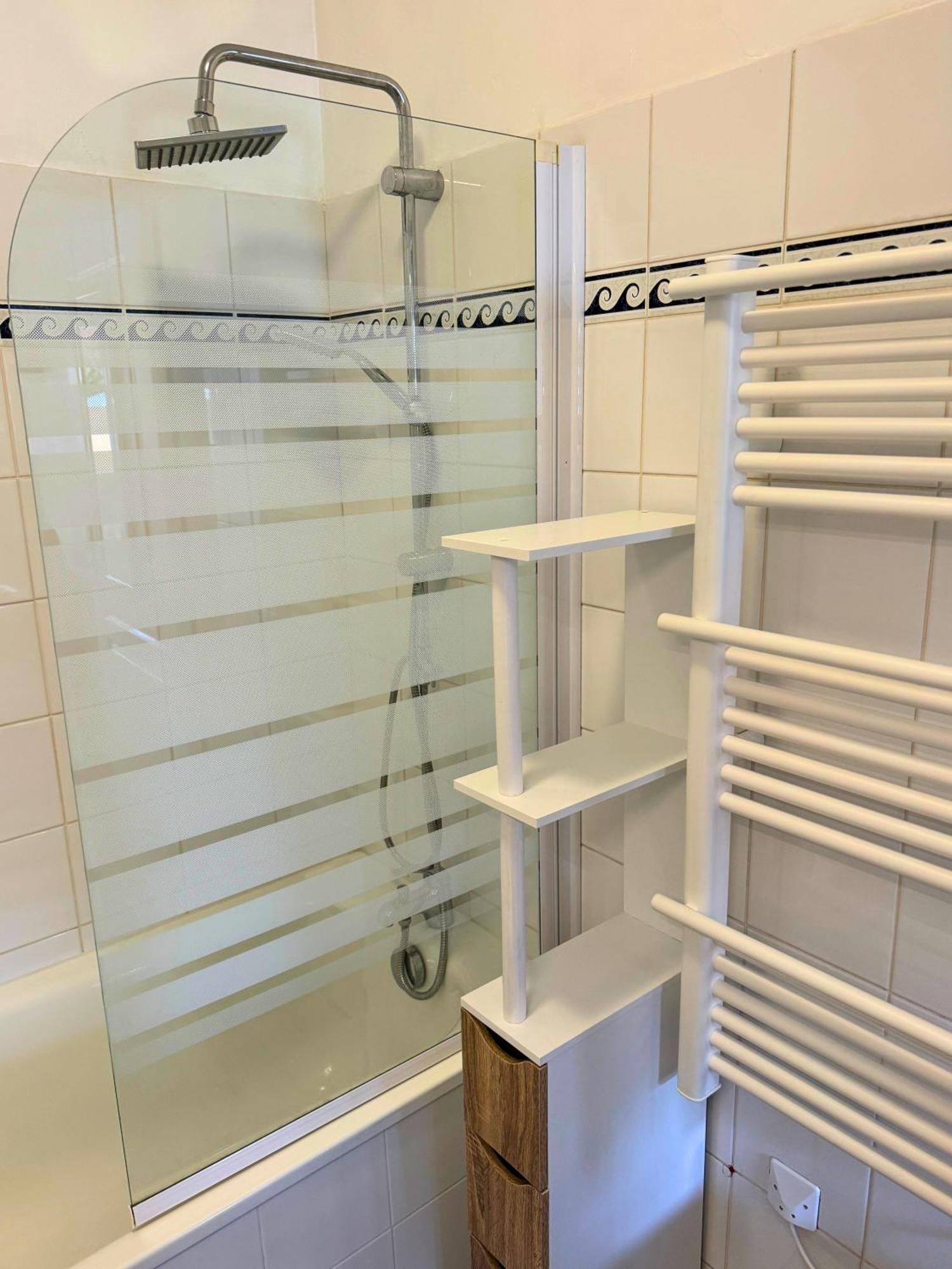 Petit Charme - Balcon - Parking - Fibre Apartment *